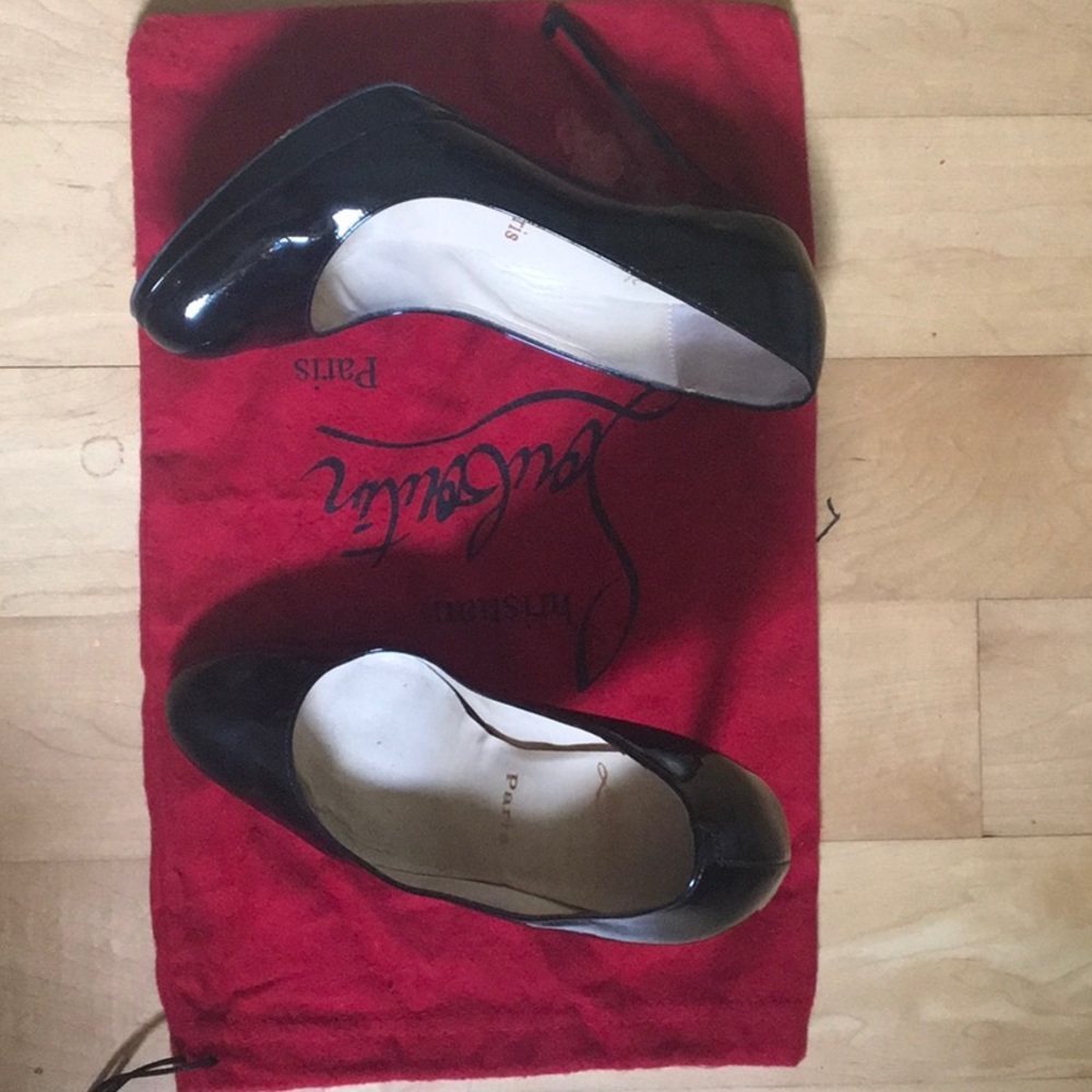 Christian Louboutin high decollette